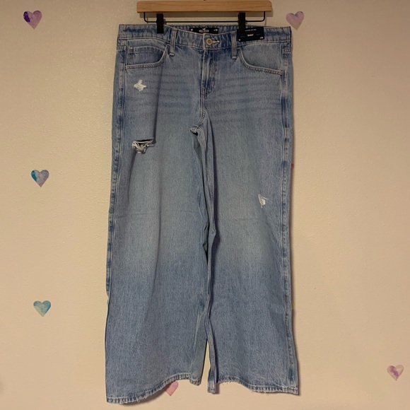 NWT - HOLLISTER LOW RISE BAGGY JEANS - Picture 2 of 9